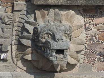 800px-Teotihuacan_Feathered_Serpent_(Jami_Dwyer)